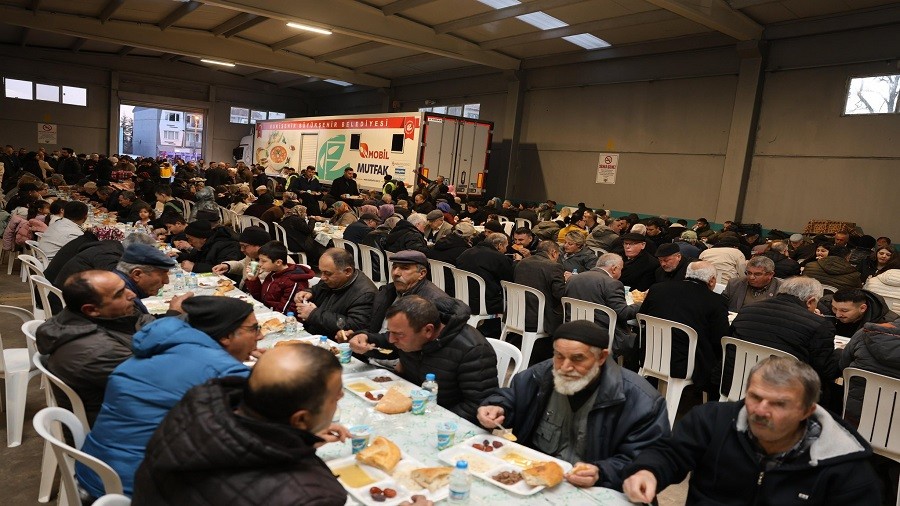 BA�KAN U�UR TEPE BEYL�KOVA'DA �FTAR PROGRMINA KATILDI