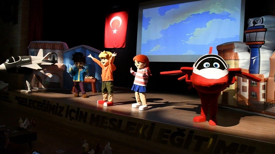 “Hürjet - Kaan Müzikali” Düzenlenen Programla Öğrencilerle Buluştu.