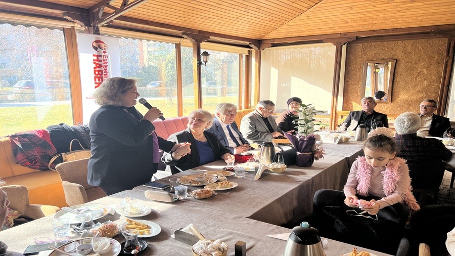 K��e Yazarlar�m�z Kahvalt�da Bulu�tu.�etinkaya Ailesi Kahvalt�ya Damga Vurdu