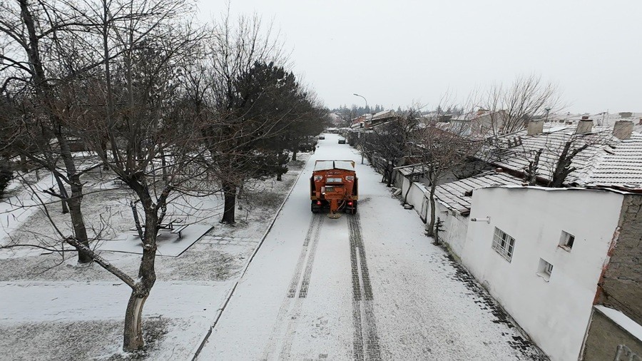 TEPEBA�I'NDA KAR VE BUZLANMAYA KAR�I 7/24 M�CADELE