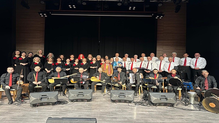 T�rk�lerle Is�nan Gece: Anadolu�nun Ezgileri 100. Y�l Salonu�nu Doldurdu