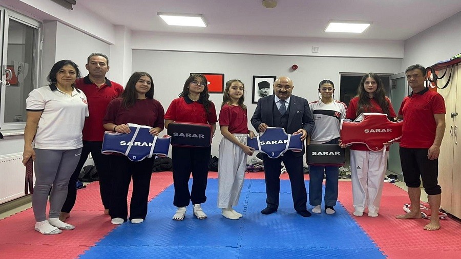 Sarar Spor�dan Tekvandoculara Moral ve Destek Ziyareti