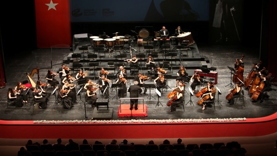 SENFONİ'DEN MUHTEŞEM KONSER