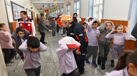 ESKEHR'DE RENCLERE DEPREM TATBKATI YAPTIRILDI