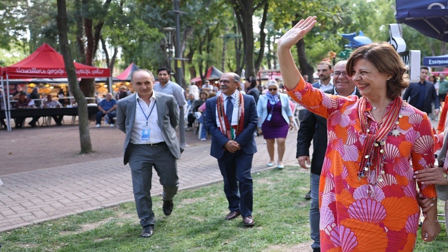 BAŞKAN ÜNLÜCE KARADENİZLİLER FESTİVAL ALANINI ZİYARET ETTİ