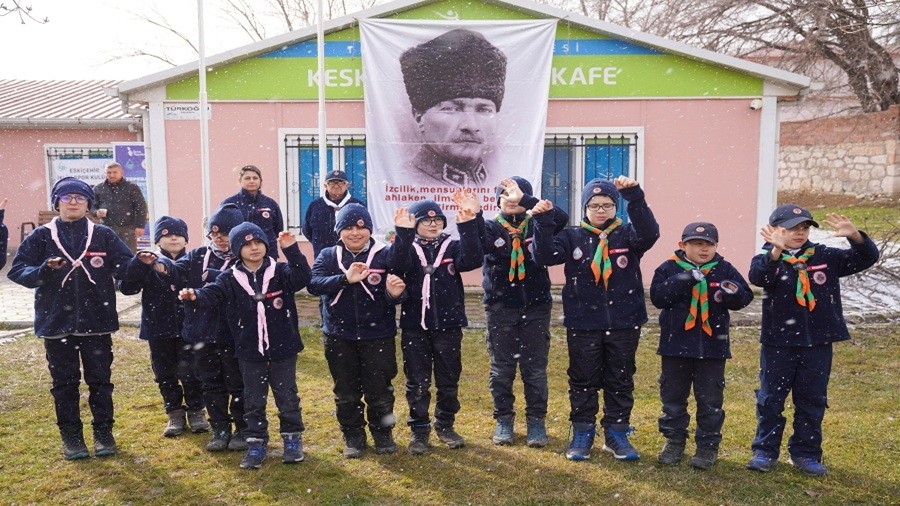 TEPEBA�I �KL�M �ZC�LER� ESK��EH�R KI� KAMPI GER�EKLE�T�