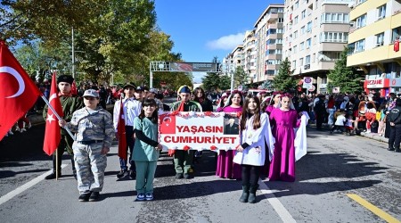 ESKEHR'DE CUMHURYET COKUSU YAANDI