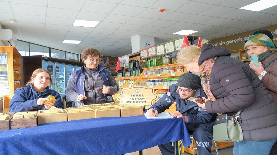 GELECE�E M�RAS, TOPRA�A UMUT