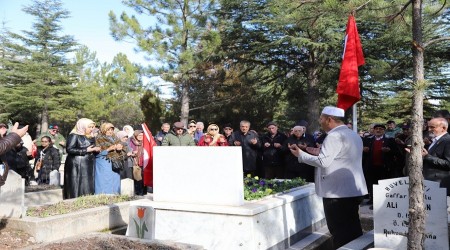 B�Y�K�EH�R �EH�TLER� VE VEFAT EDEN GAZ�LER� UNUTMADI